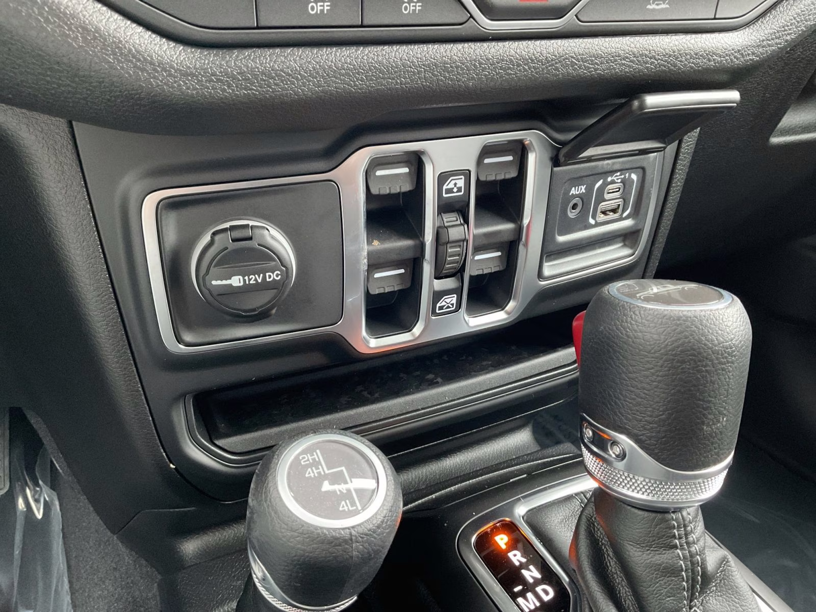 2026 Granite Crystal Metallic Clearcoat Jeep Gladiator Sport S 4X4 Truck