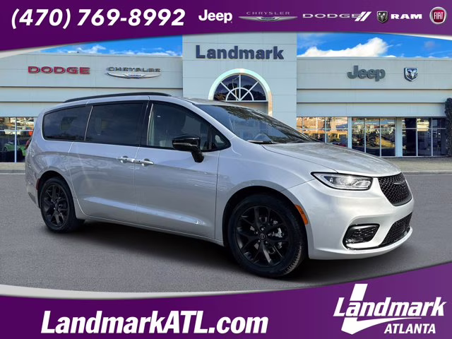 2026 Silver Mist Clearcoat Chrysler Pacifica Select FWD Van