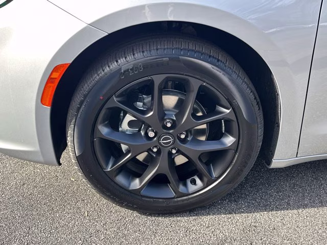 2026 Silver Mist Clearcoat Chrysler Pacifica Select FWD Van