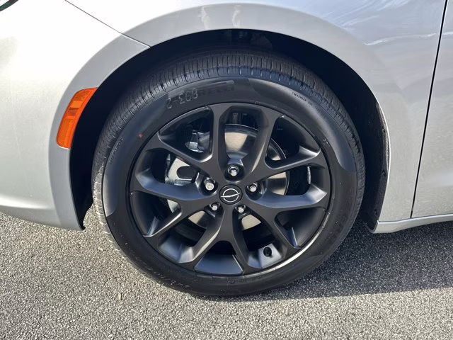 2026 Silver Mist Clearcoat Chrysler Pacifica Select FWD Van