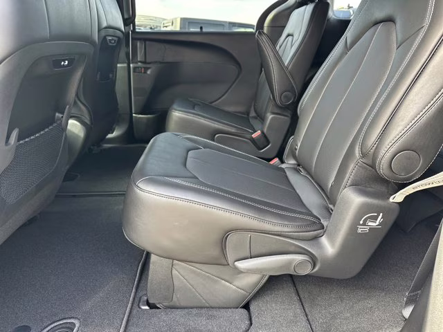 2026 Silver Mist Clearcoat Chrysler Pacifica Select FWD Van