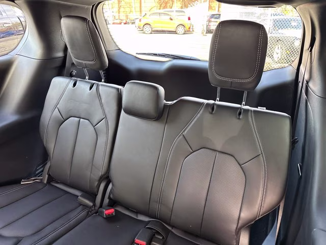 2026 Silver Mist Clearcoat Chrysler Pacifica Select FWD Van