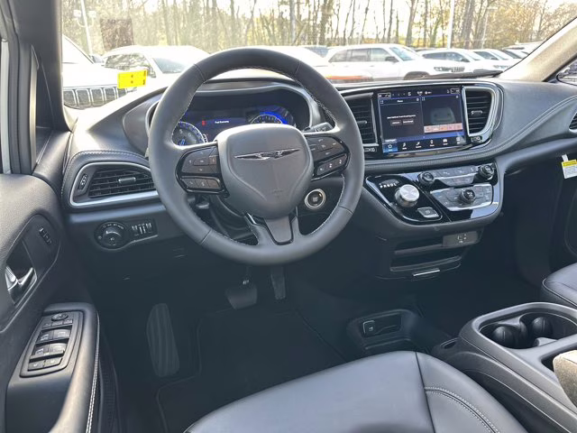 2026 Silver Mist Clearcoat Chrysler Pacifica Select FWD Van