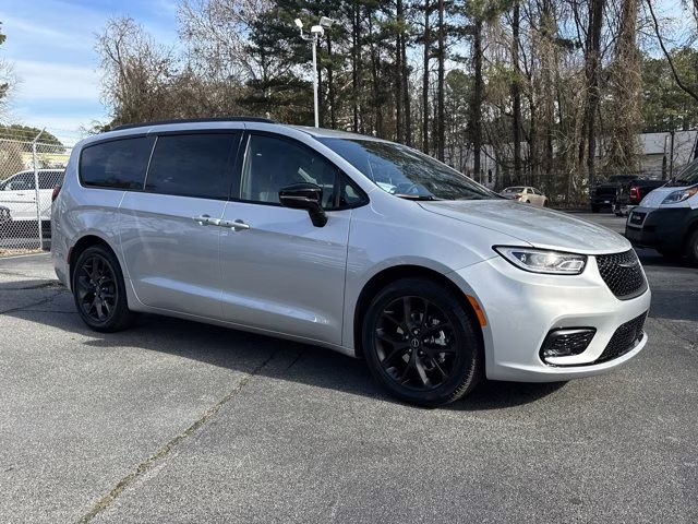 2026 Silver Mist Clearcoat Chrysler Pacifica Select FWD Van