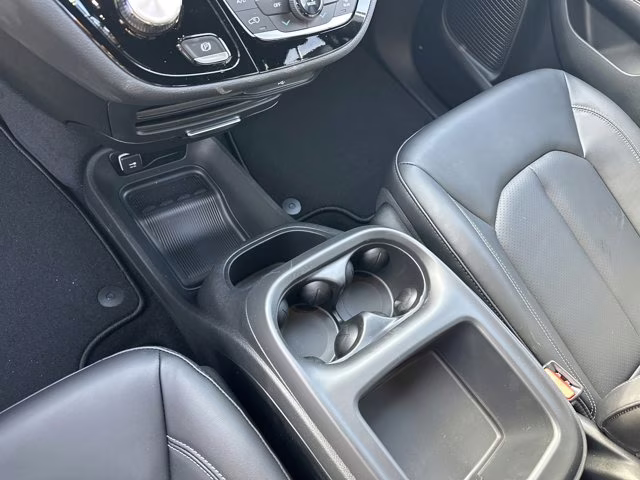 2026 Silver Mist Clearcoat Chrysler Pacifica Select FWD Van