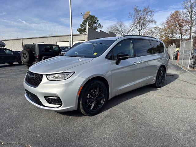 2026 Silver Mist Clearcoat Chrysler Pacifica Select FWD Van