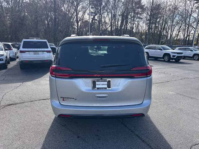 2026 Silver Mist Clearcoat Chrysler Pacifica Select FWD Van