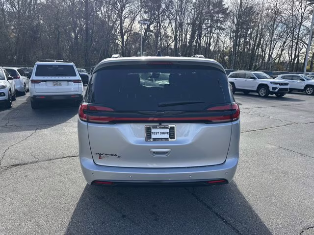 2026 Silver Mist Clearcoat Chrysler Pacifica Select FWD Van