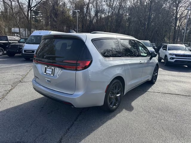 2026 Silver Mist Clearcoat Chrysler Pacifica Select FWD Van