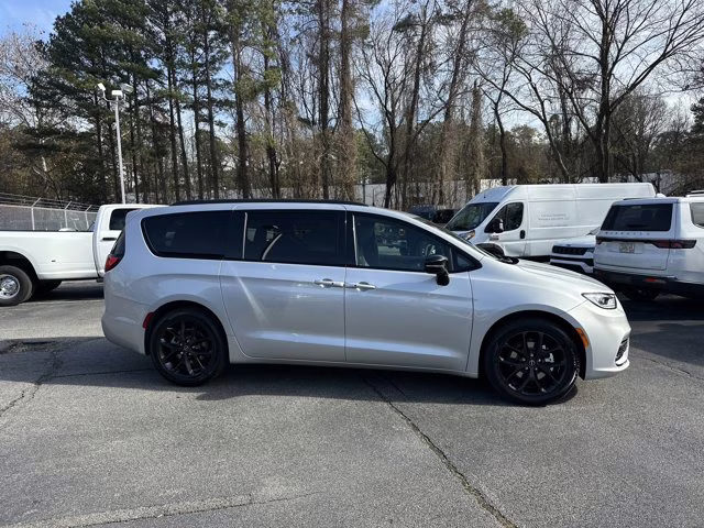 2026 Silver Mist Clearcoat Chrysler Pacifica Select FWD Van
