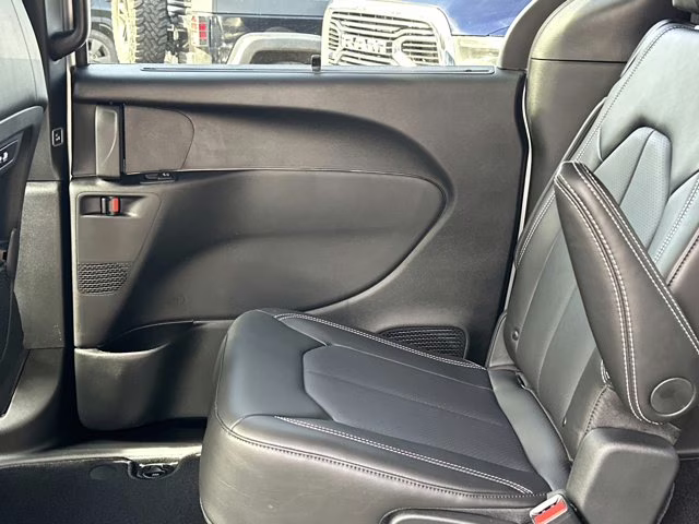 2026 Silver Mist Clearcoat Chrysler Pacifica Select FWD Van