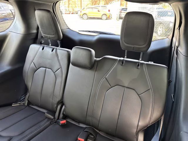 2026 Silver Mist Clearcoat Chrysler Pacifica Select FWD Van