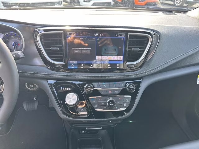 2026 Silver Mist Clearcoat Chrysler Pacifica Select FWD Van