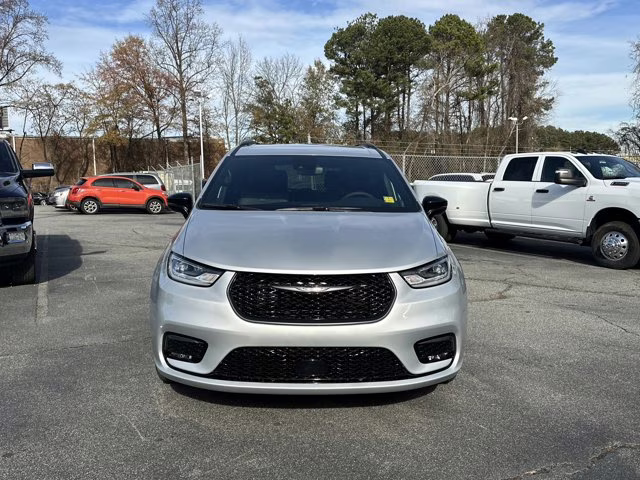 2026 Silver Mist Clearcoat Chrysler Pacifica Select FWD Van