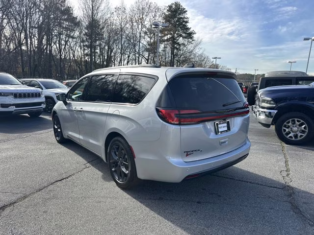 2026 Silver Mist Clearcoat Chrysler Pacifica Select FWD Van
