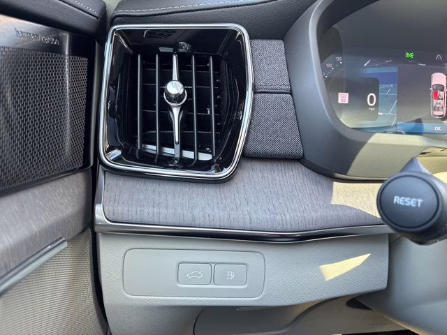 2026 Vapour Grey Volvo XC90 Plug-In Hybrid T8 Ultra 7-Seater AWD SUV