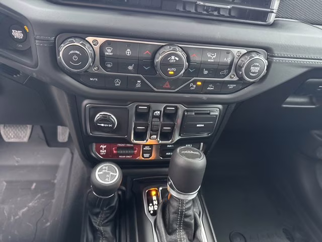 2026 Anvil Clearcoat Jeep Gladiator Rubicon 4X4 Truck