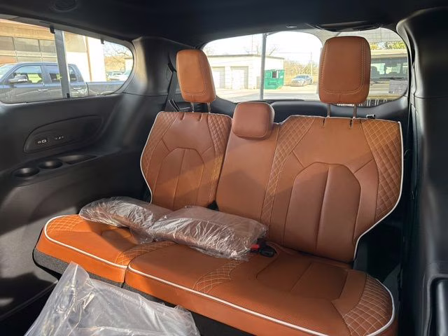 2026 Silver Mist Clearcoat Chrysler Pacifica Pinnacle FWD Van