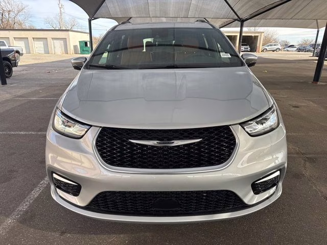 2026 Silver Mist Clearcoat Chrysler Pacifica Pinnacle FWD Van