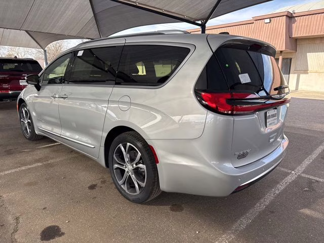 2026 Silver Mist Clearcoat Chrysler Pacifica Pinnacle FWD Van