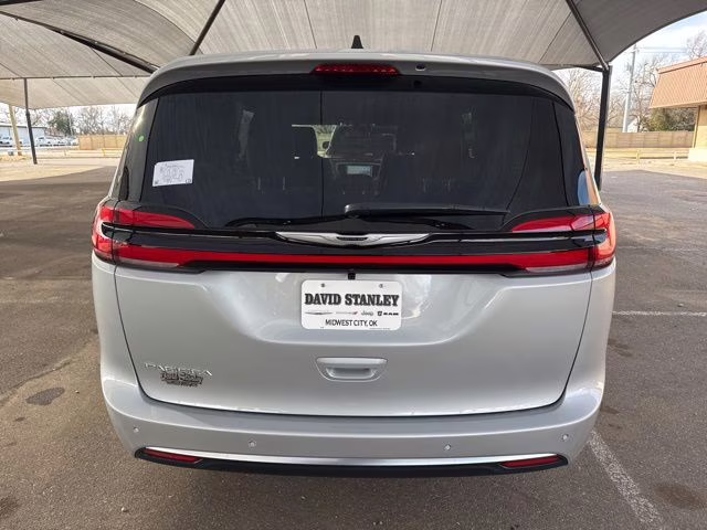 2026 Silver Mist Clearcoat Chrysler Pacifica Pinnacle FWD Van