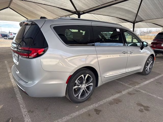 2026 Silver Mist Clearcoat Chrysler Pacifica Pinnacle FWD Van