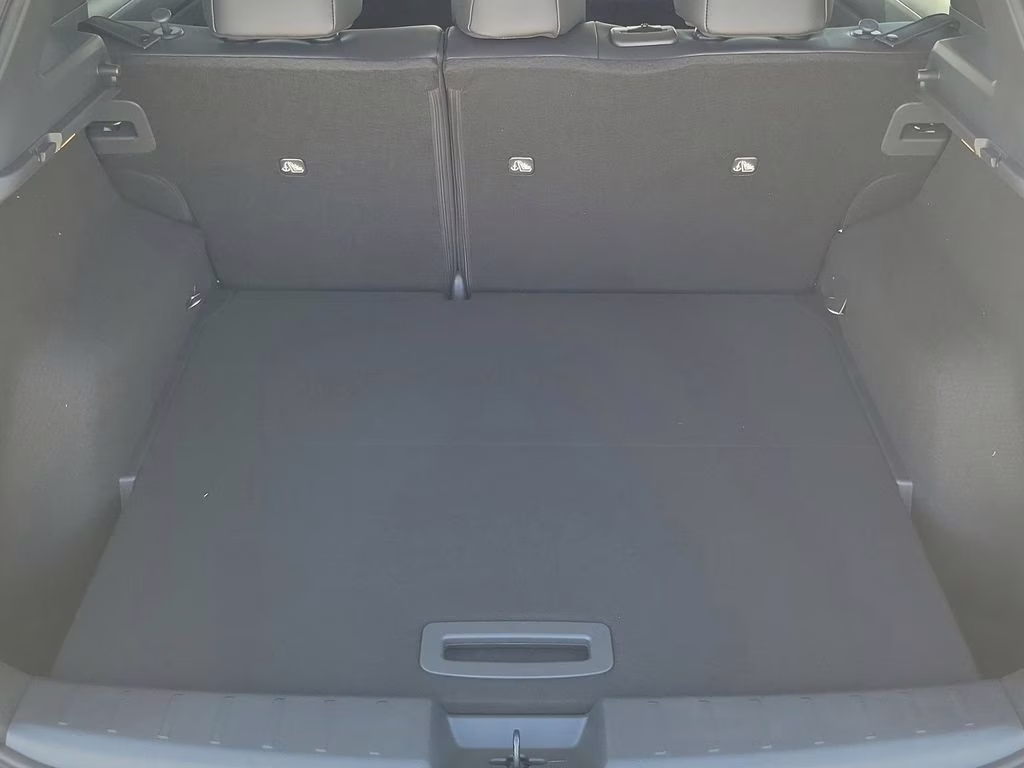 2026 Aspen White/Super Black Nissan Kicks SR FWD SUV