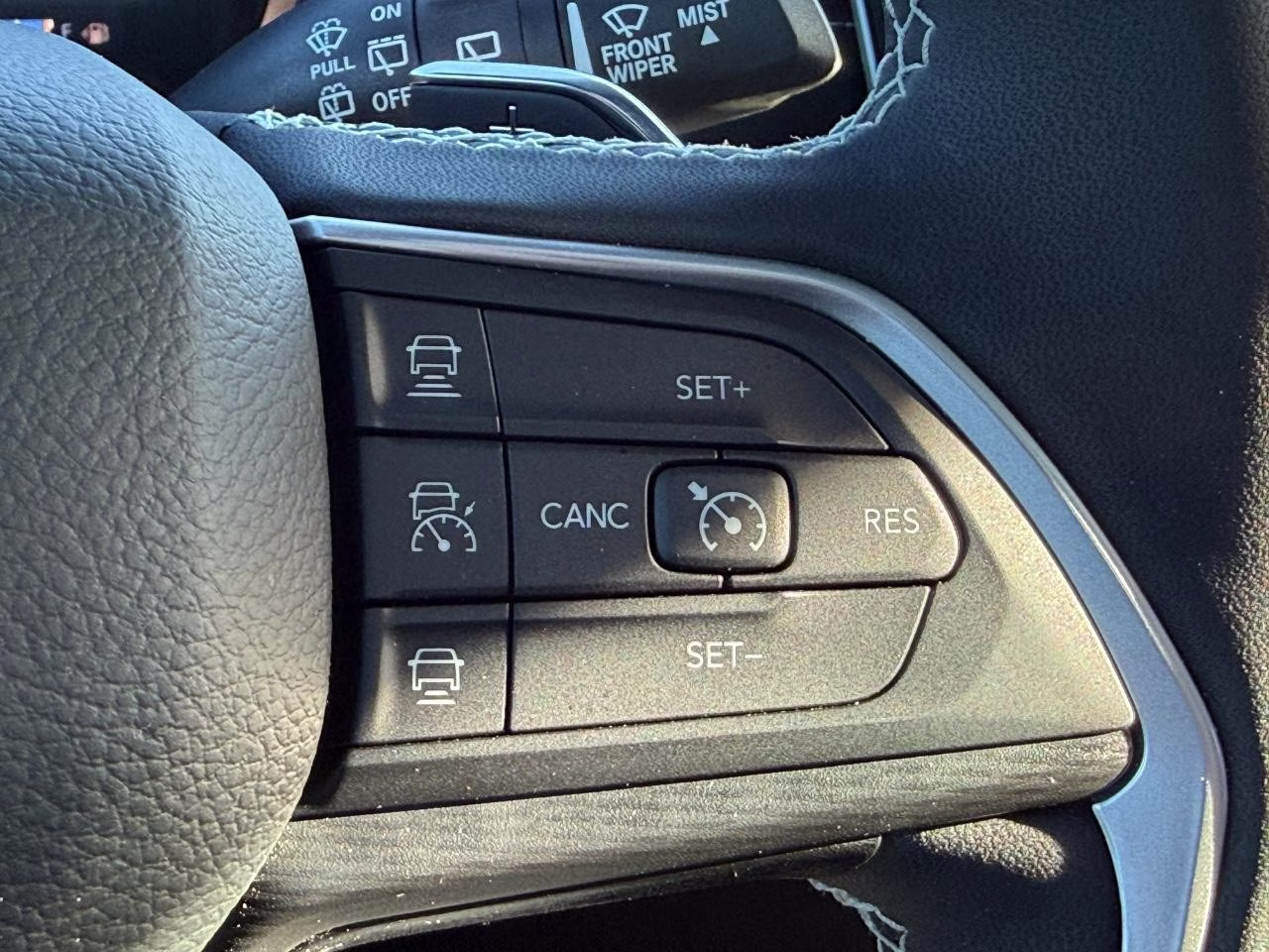 2025 Silver Zynith Jeep Grand Cherokee L Laredo 4X4 SUV