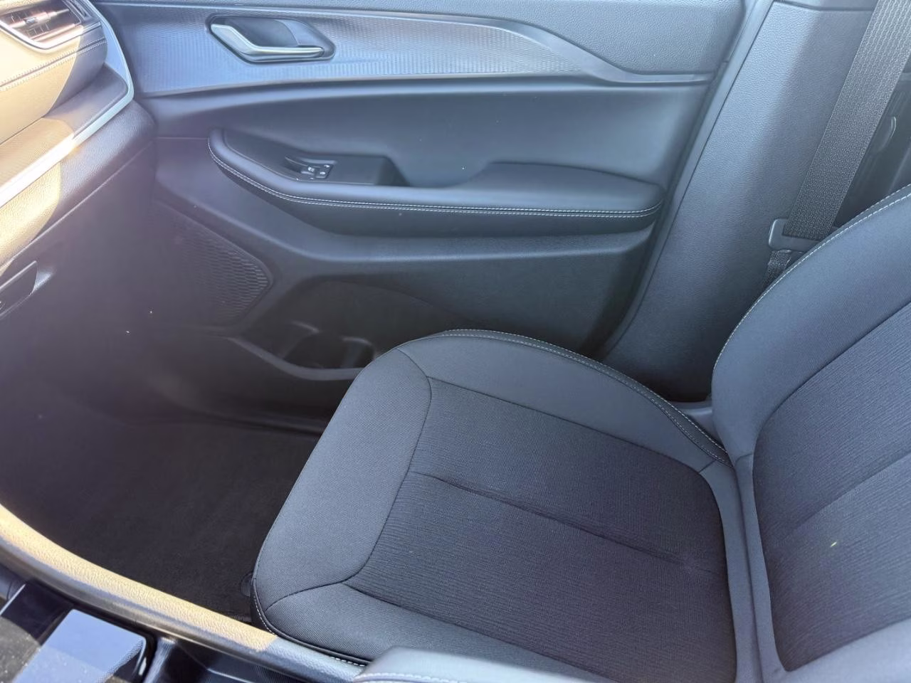 2025 Silver Zynith Jeep Grand Cherokee L Laredo 4X4 SUV