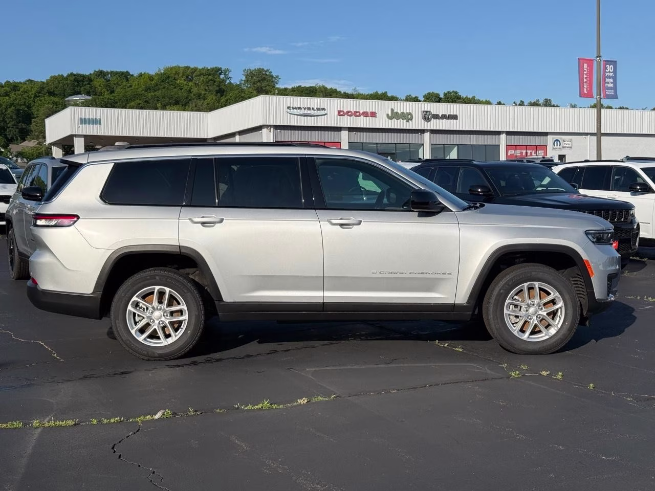 2025 Silver Zynith Jeep Grand Cherokee L Laredo 4X4 SUV