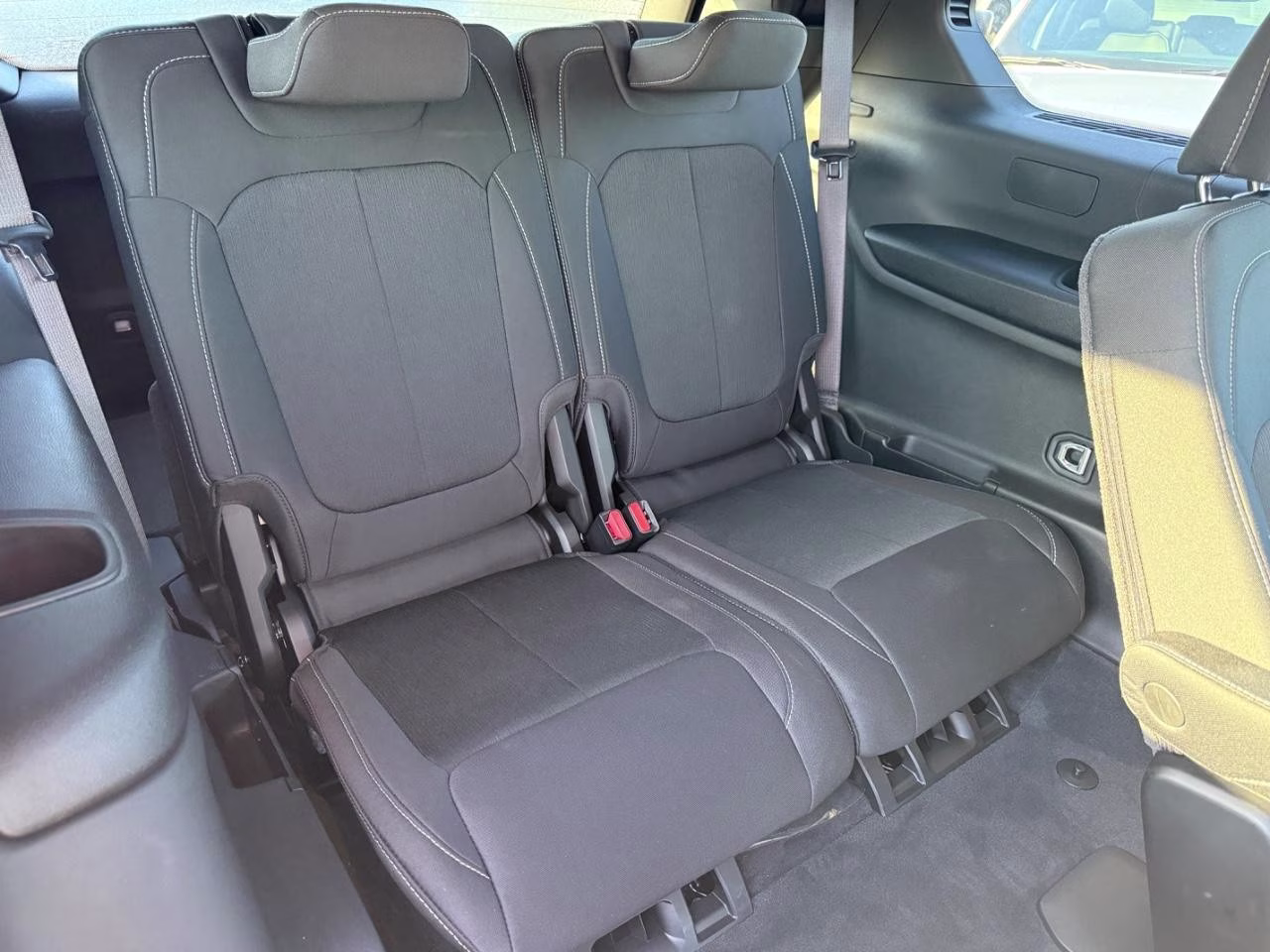 2025 Silver Zynith Jeep Grand Cherokee L Laredo 4X4 SUV