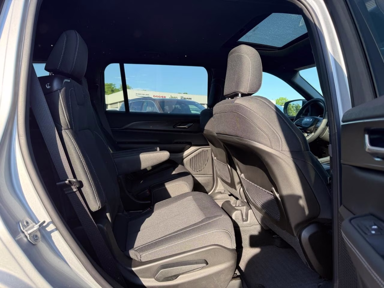 2025 Silver Zynith Jeep Grand Cherokee L Laredo 4X4 SUV