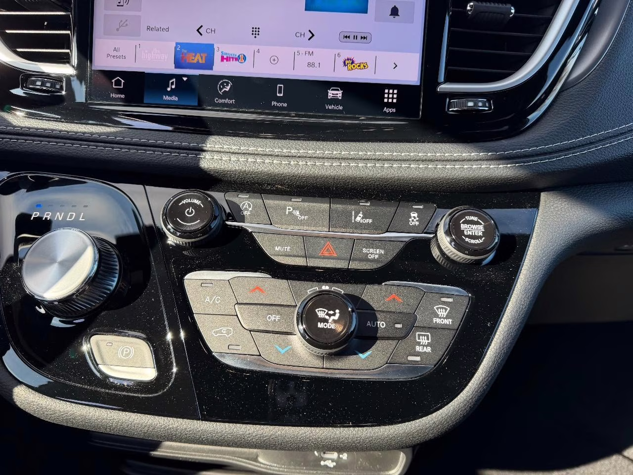 2026 Silver Mist Clearcoat Chrysler Pacifica Select FWD Van