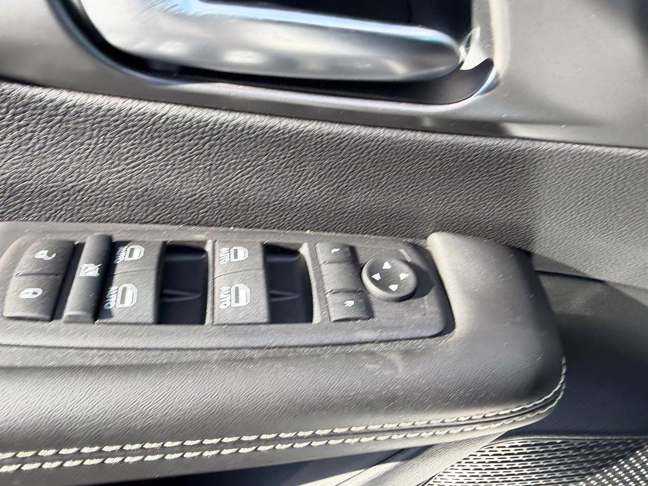 2026 Silver Mist Clearcoat Chrysler Pacifica Select FWD Van