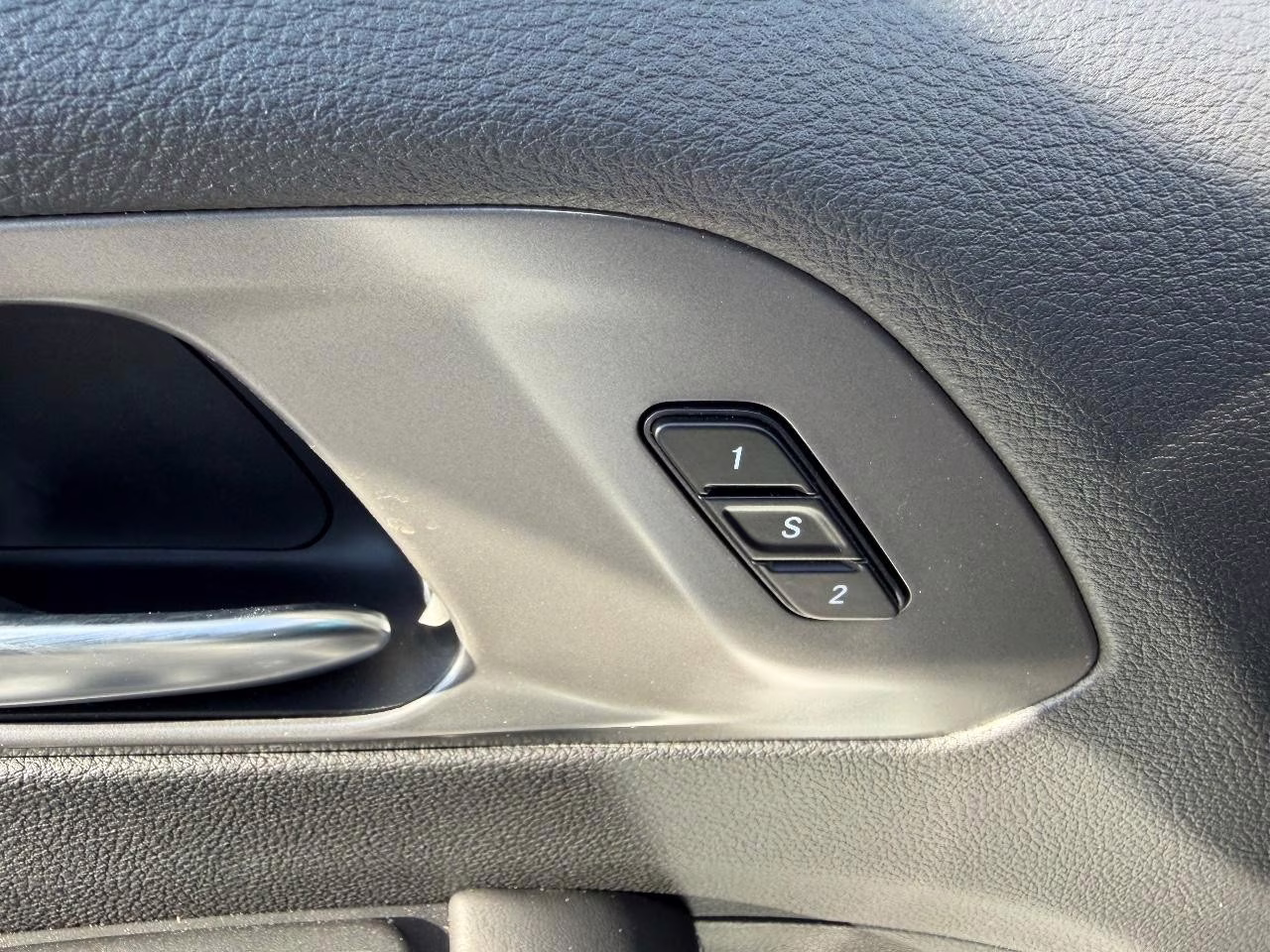 2026 Silver Mist Clearcoat Chrysler Pacifica Select FWD Van