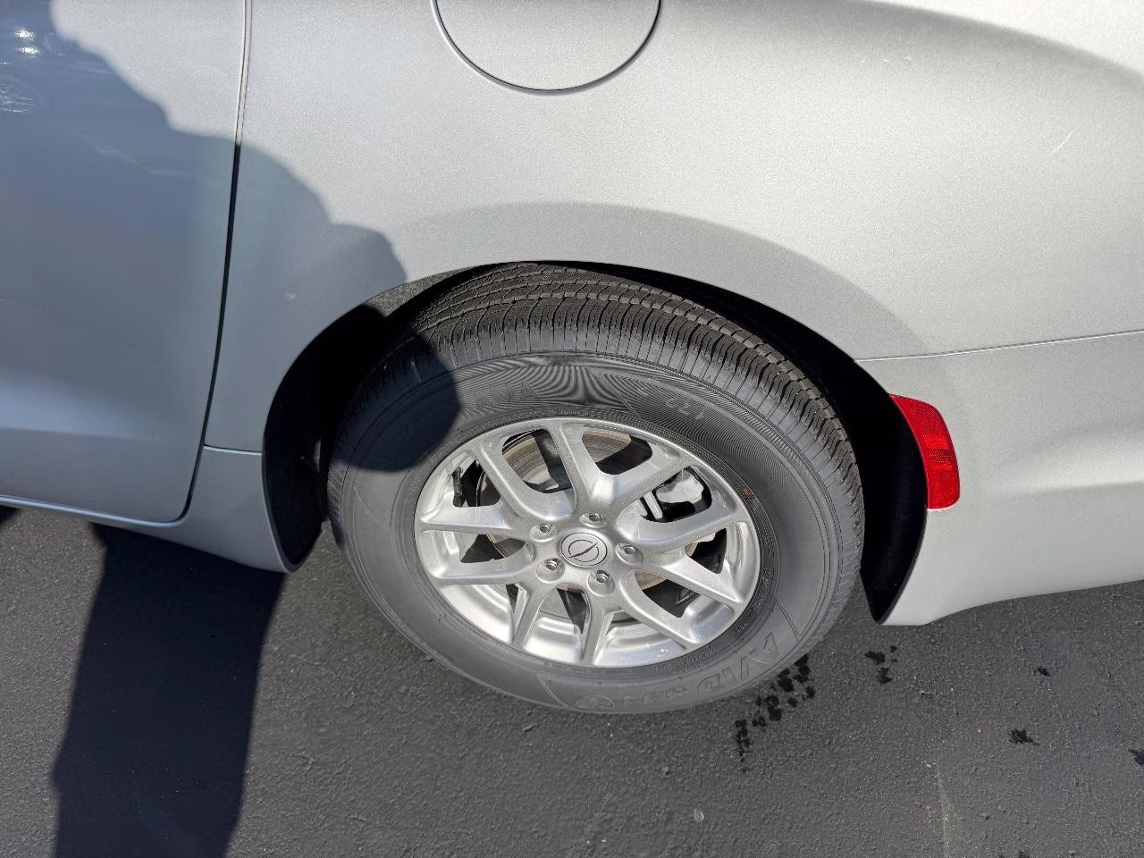 2026 Silver Mist Clearcoat Chrysler Pacifica Select FWD Van