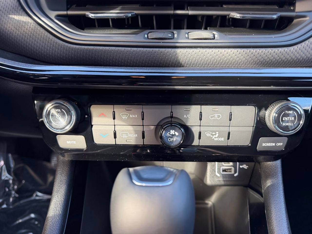 2026 Diamond Black Crystal Pearlcoat Jeep Compass Latitude 4X4 SUV