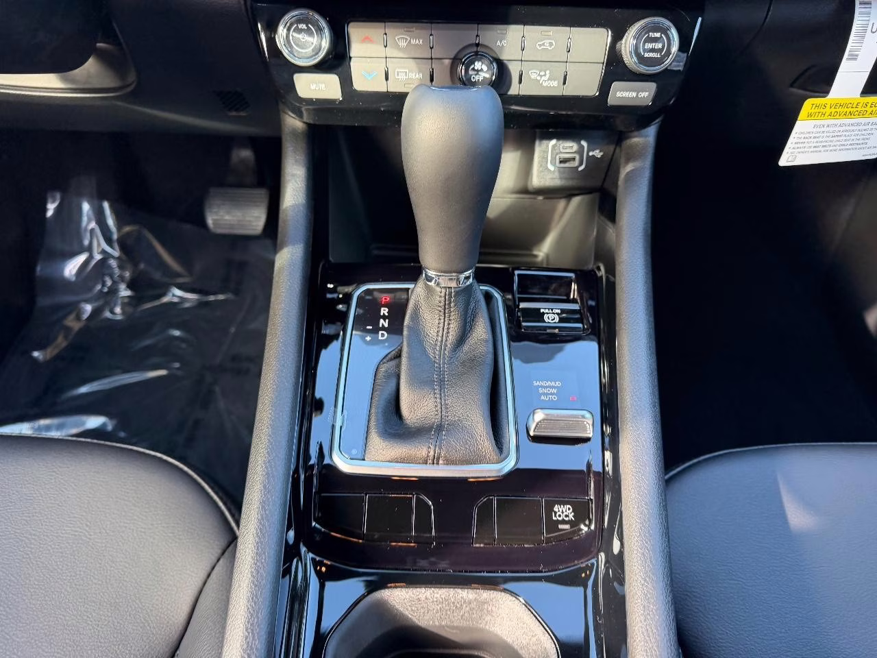 2026 Diamond Black Crystal Pearlcoat Jeep Compass Latitude 4X4 SUV