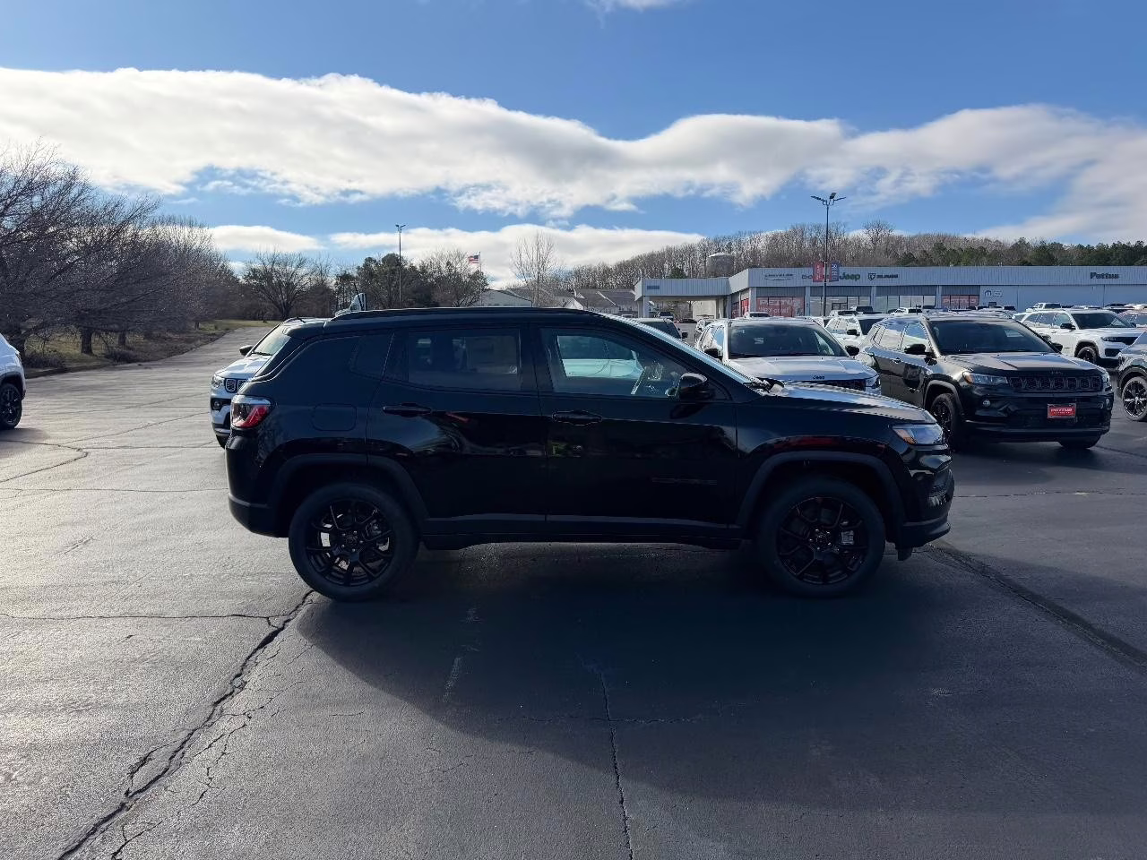 2026 Diamond Black Crystal Pearlcoat Jeep Compass Latitude 4X4 SUV