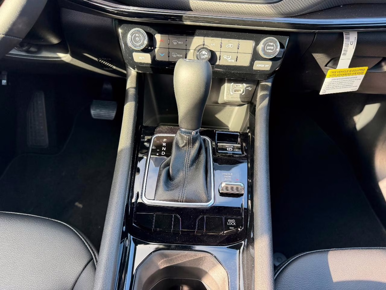 2026 Bright White Clearcoat Jeep Compass Latitude 4X4 SUV