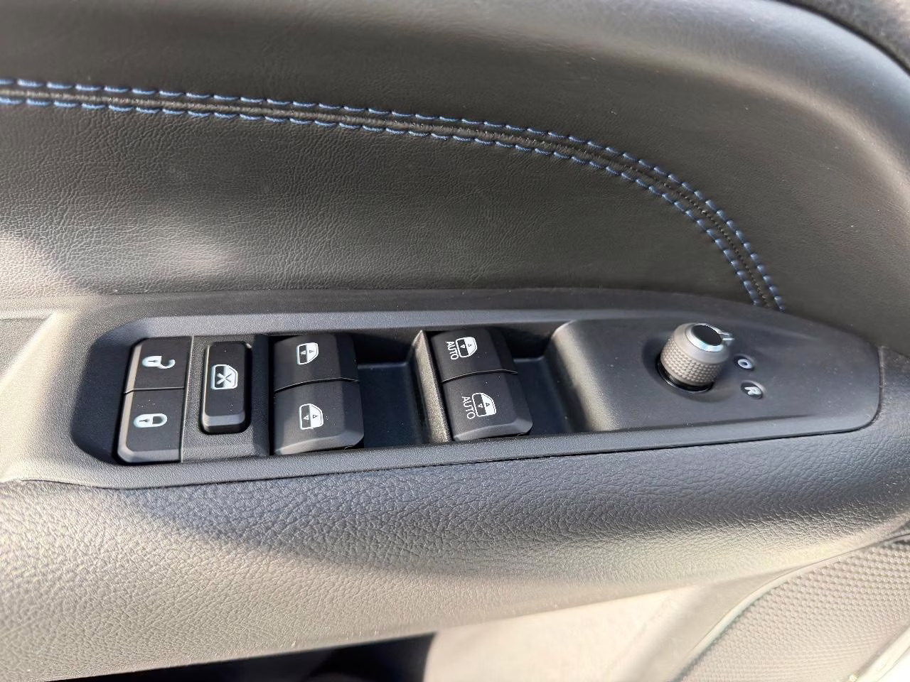 2026 Bright White Clearcoat Jeep Compass Latitude 4X4 SUV