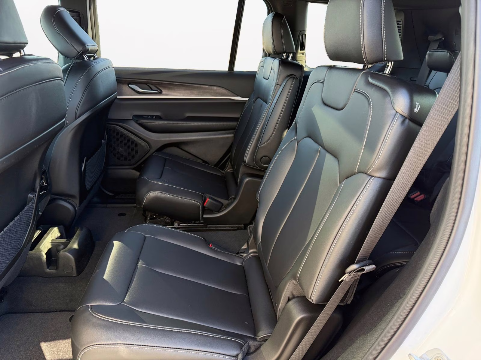 2025 Bright White Clearcoat Jeep Grand Cherokee L Limited 4X4 SUV