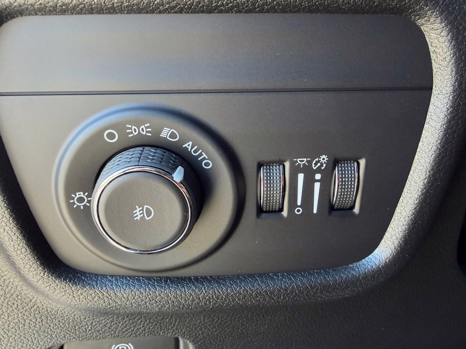 2025 Bright White Clearcoat Jeep Grand Cherokee L Limited 4X4 SUV