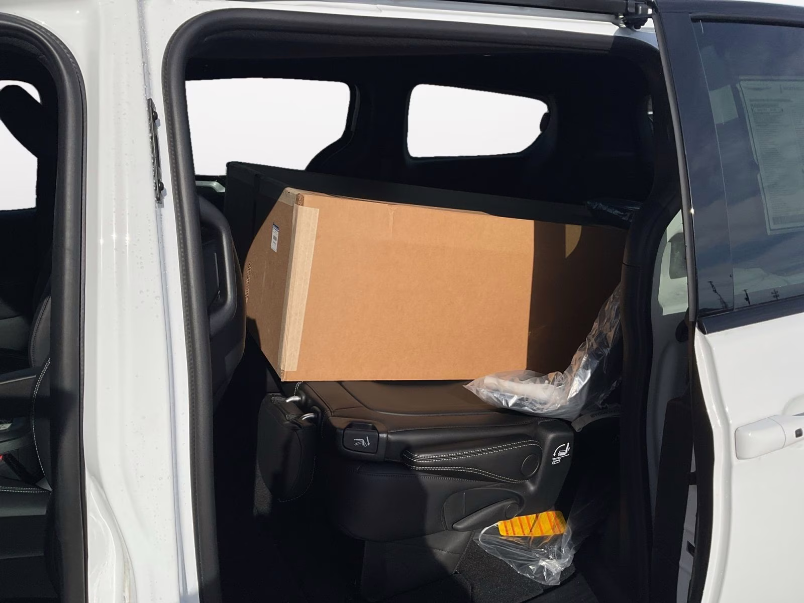 2026 Bright White Clearcoat Chrysler Pacifica Select AWD Van