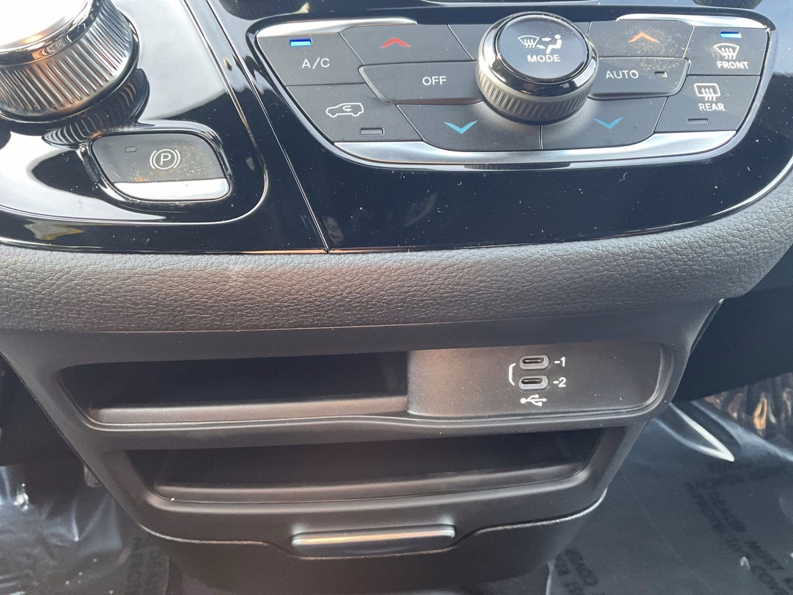 2026 Bright White Clearcoat Chrysler Pacifica Select AWD Van