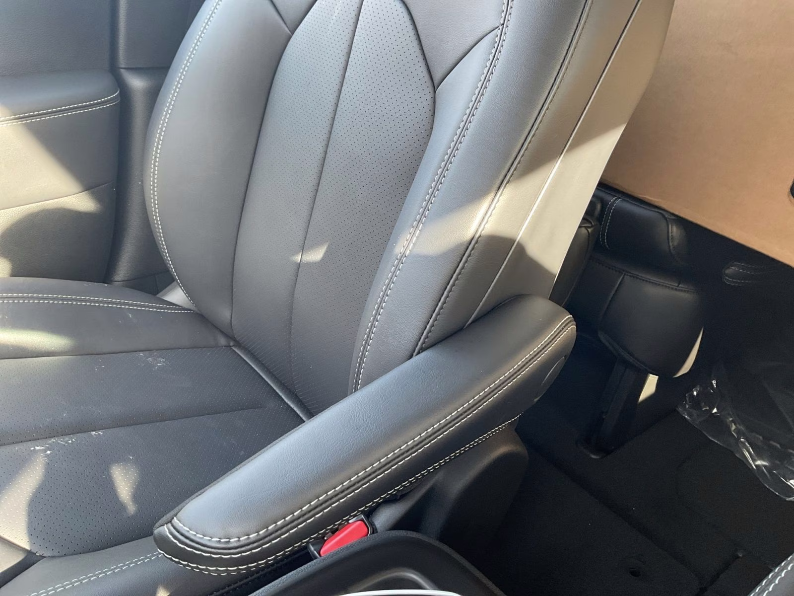 2026 Bright White Clearcoat Chrysler Pacifica Select AWD Van