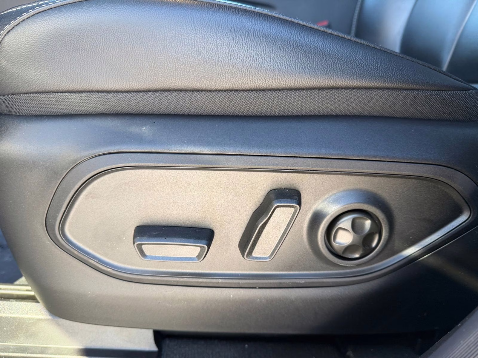 2025 Bright White Clearcoat Jeep Grand Cherokee L Limited 4X4 SUV