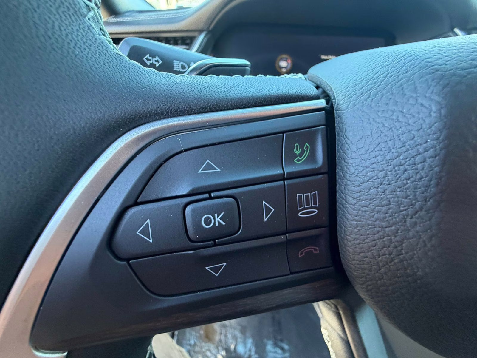 2025 Bright White Clearcoat Jeep Grand Cherokee L Limited 4X4 SUV