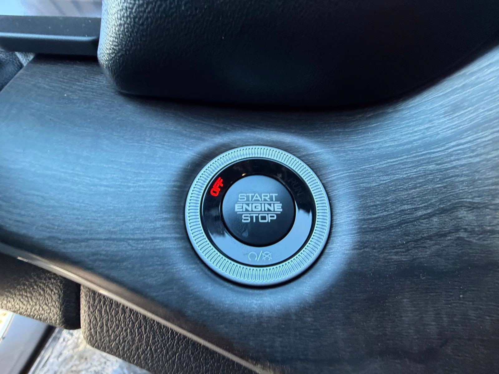 2025 Bright White Clearcoat Jeep Grand Cherokee L Limited 4X4 SUV