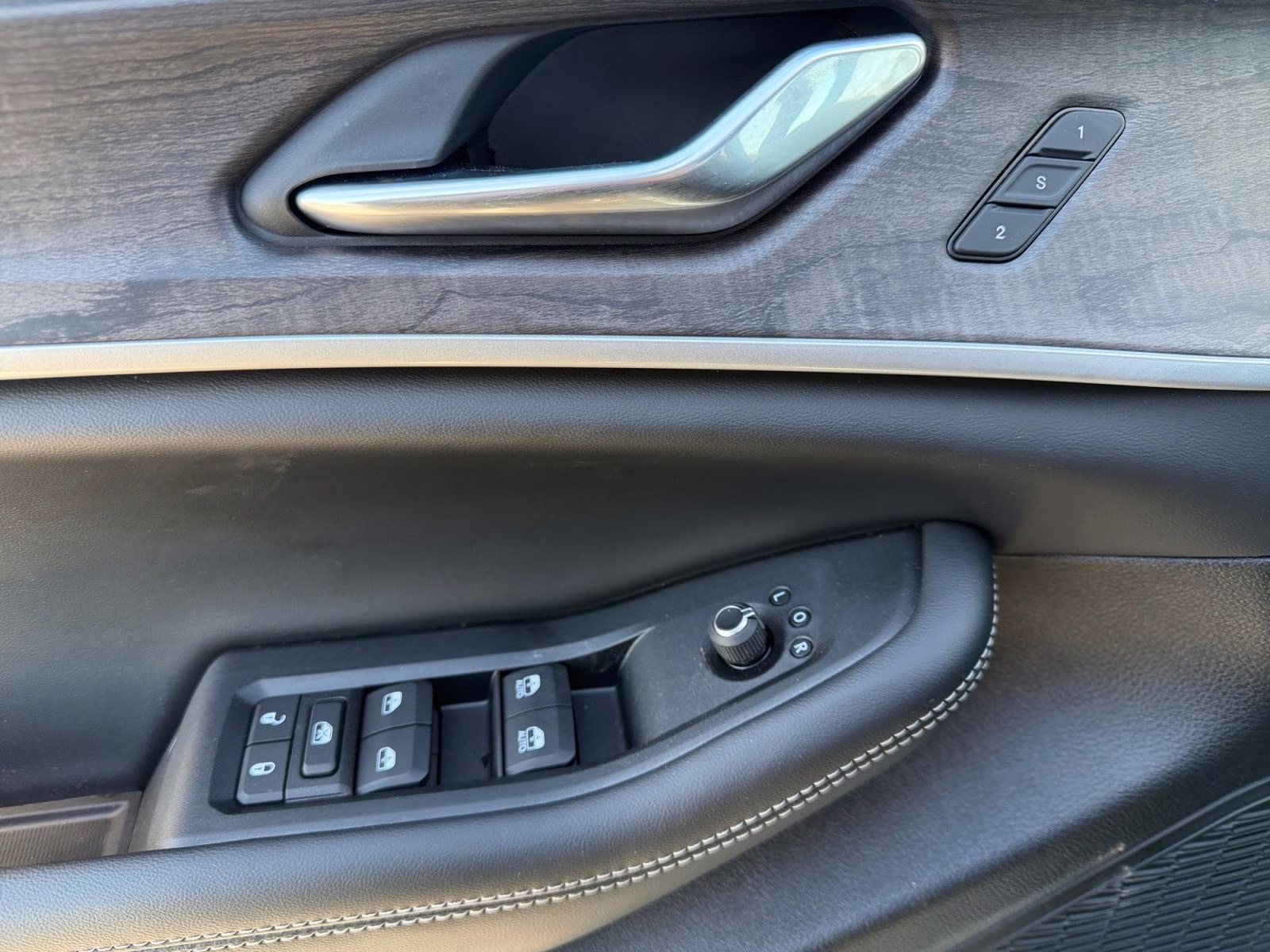 2025 Bright White Clearcoat Jeep Grand Cherokee L Limited 4X4 SUV